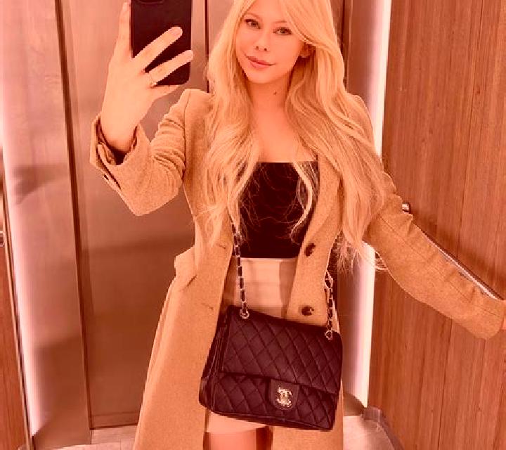 Abril Viloria escort