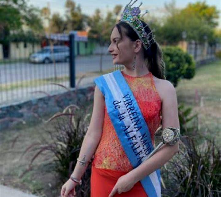 Alba Chimeneas escort