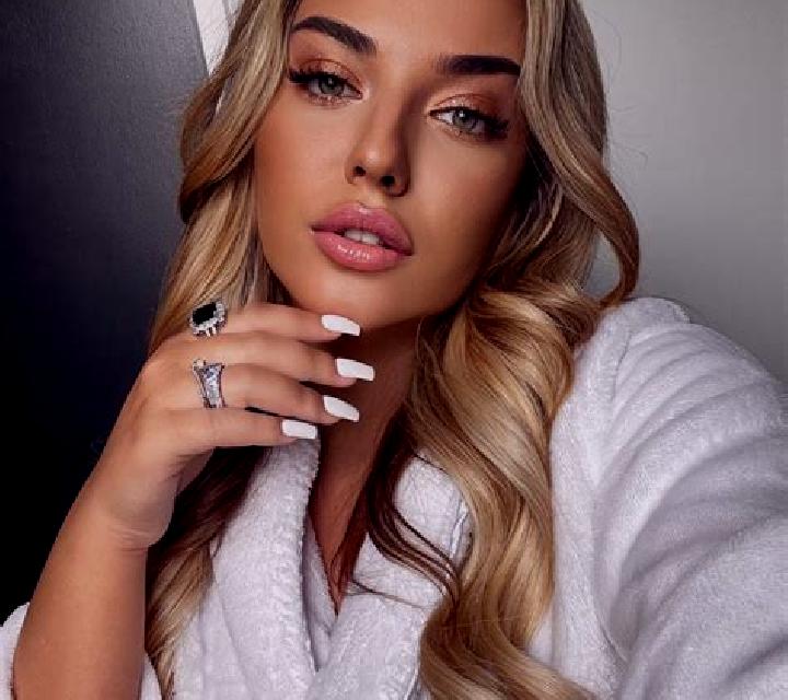 Amaya Palazuelos de Muno escort