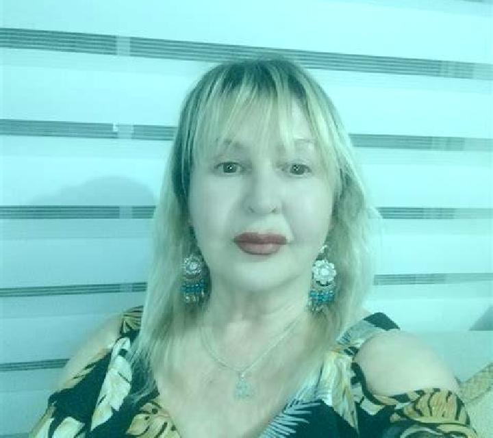 Carla 3 Biscarrues escort