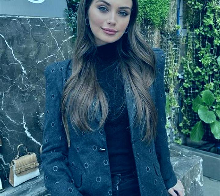 Carla Bujalaro escort