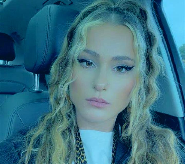 Diana Vinateros escort