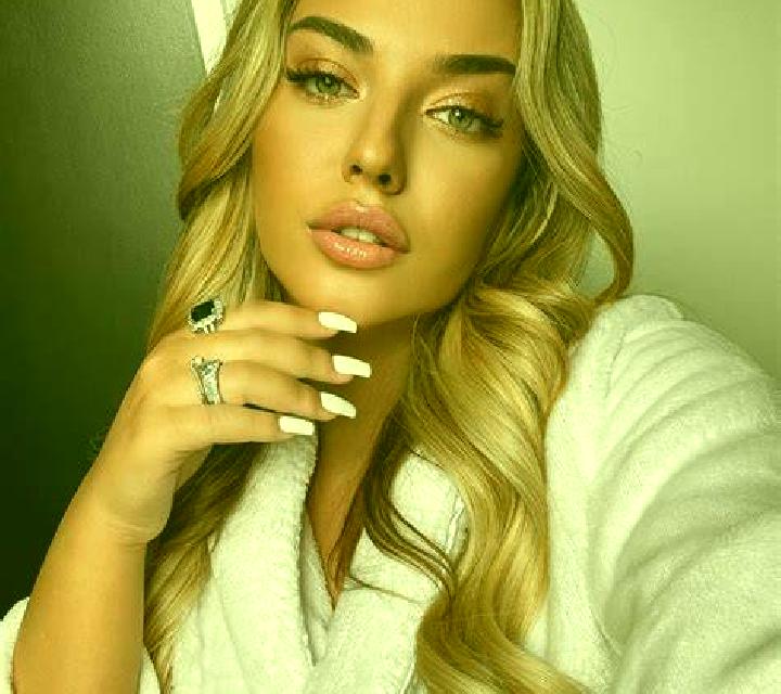 Elena Secastilla escort