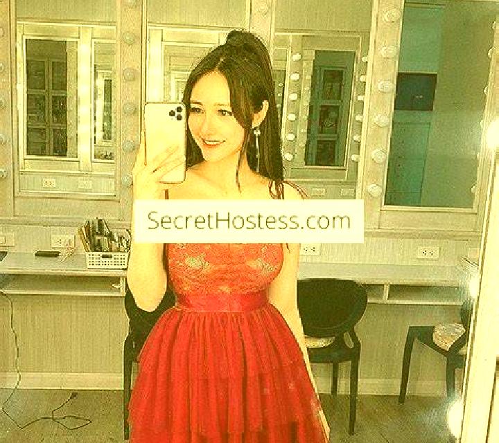 Emilia Posada de Valdeon escort