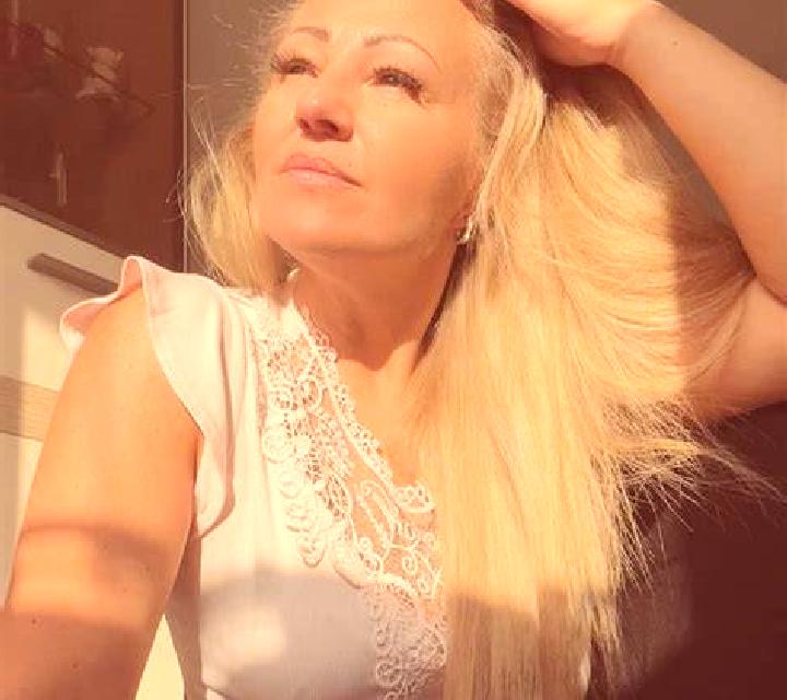 Isabela Fuente-Tojar escort