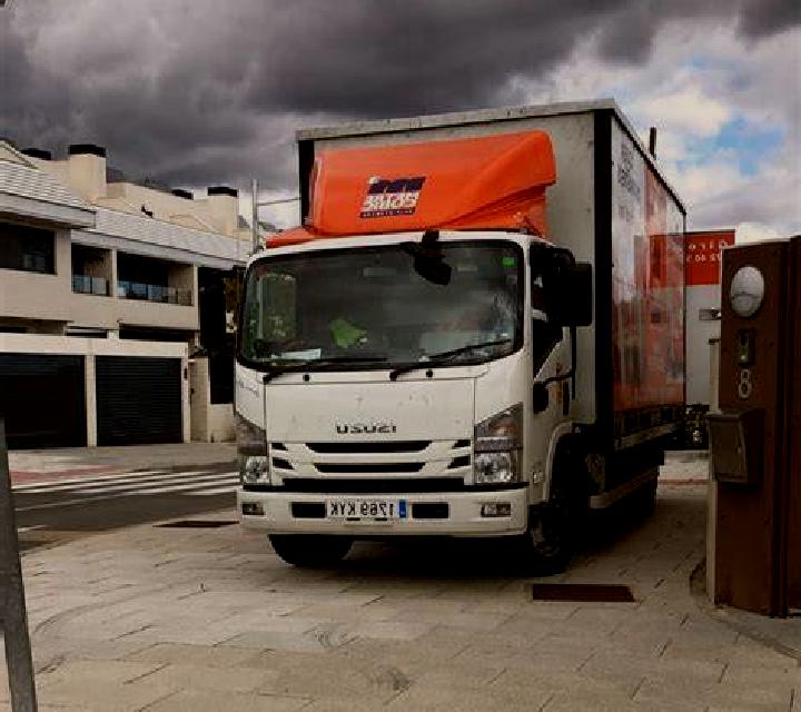 Josefina Estadilla escort