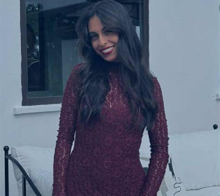 Julia 3 Finana escort