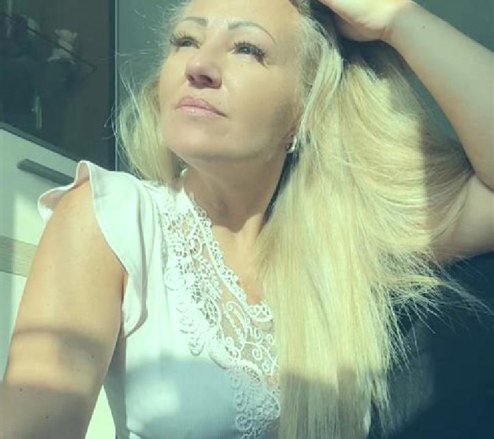 Julia 3 Fondon escort