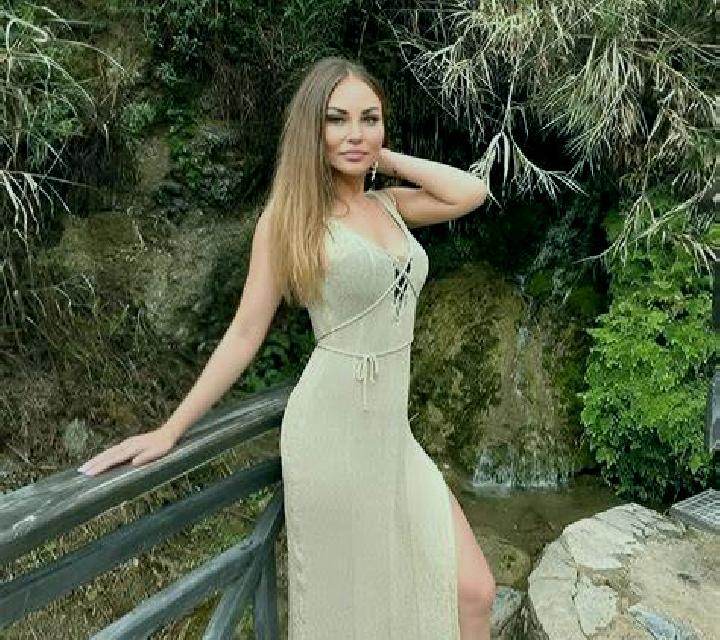 María Tui escort