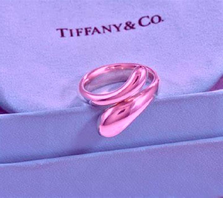 Mariana Tivenys escort