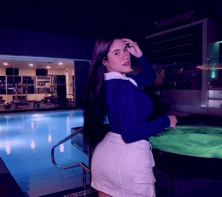 Nadia Quintanilla de Urz escort