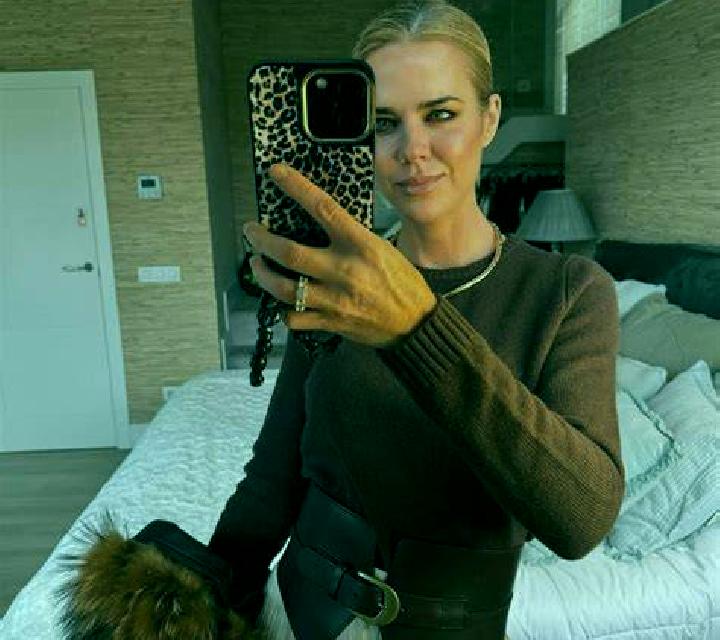 Paula Darro escort
