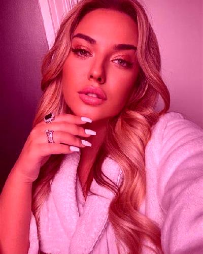 Renata 3 Artenara escort