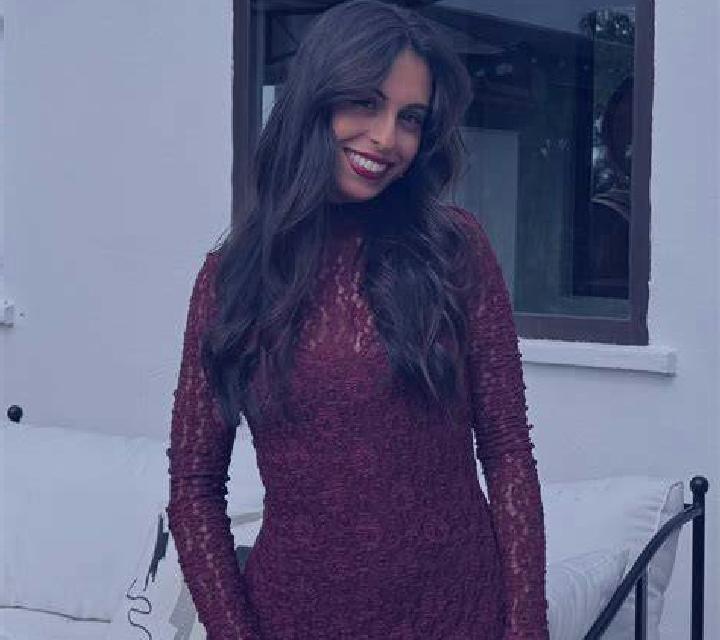 Rosa 3 Pelahustan escort