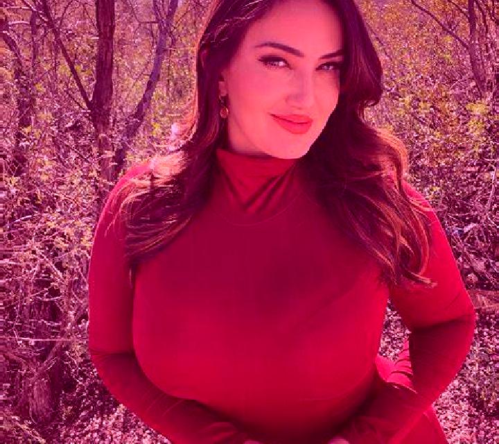 Salma Campillos escort