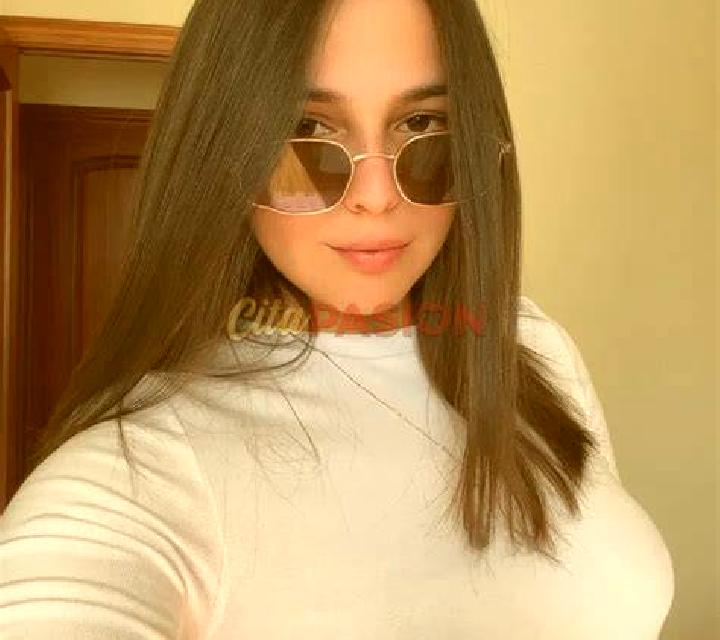 Selene 3 Maials escort
