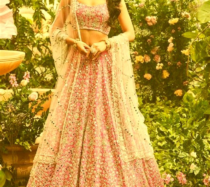 Valeria Santa Cecilia de Voltrega escort